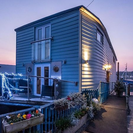Houseboat Harbourside View Bed & Breakfast นิวพอร์ต ภายนอก รูปภาพ
