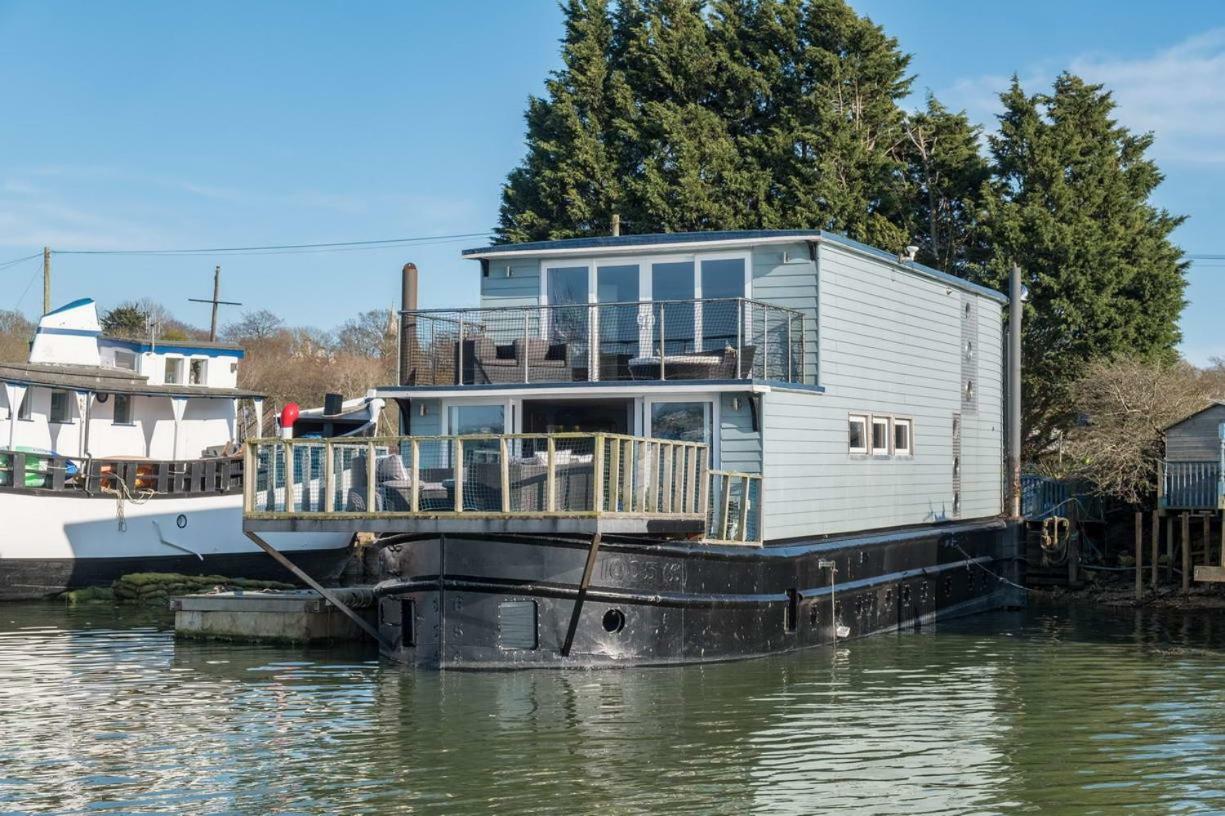 Houseboat Harbourside View Bed & Breakfast นิวพอร์ต ภายนอก รูปภาพ